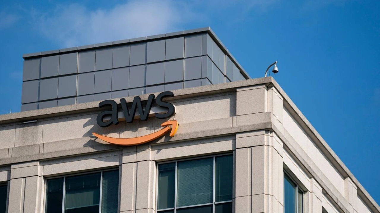 Amazon-Linked Deal Pushes US Corporate Bond Sales to a One-Day Record